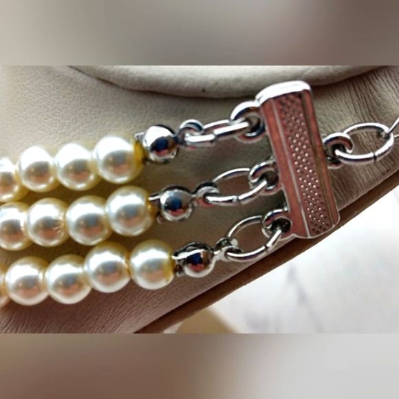 3 Strand Adjustable  Faux Pearl Necklace Choker New - Picture 5 of 11